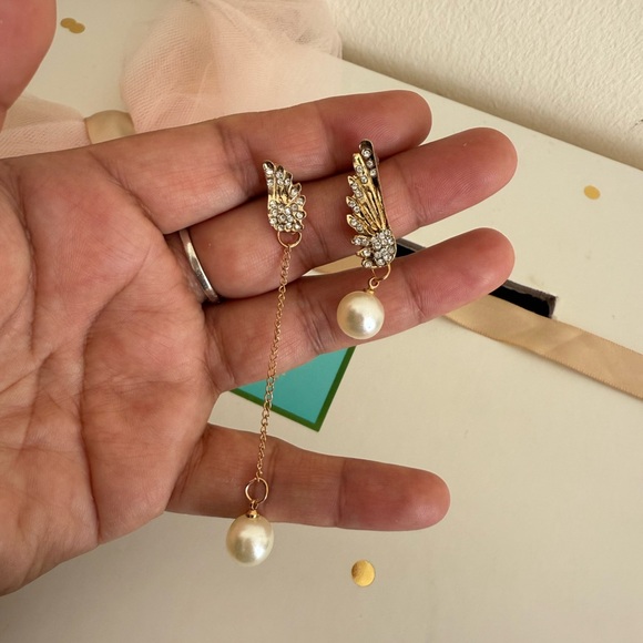 Elegant Gold and Pearl Drop Earrings - Picture 1 of 2